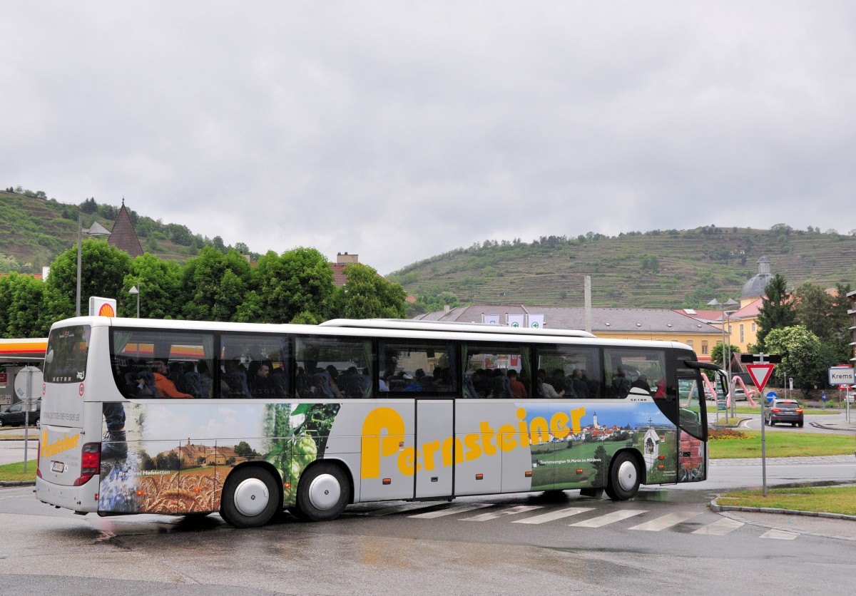Setra 417 GT-HD von Pernsteiner Reisen aus �sterreich am 17.Mai 2014 in Krems gesehen.