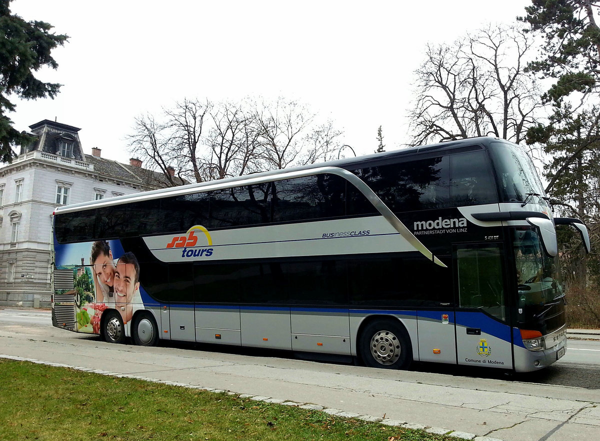 Setra 431 DT von SAB Tours aus Linz/Ober�sterreich in Krems.