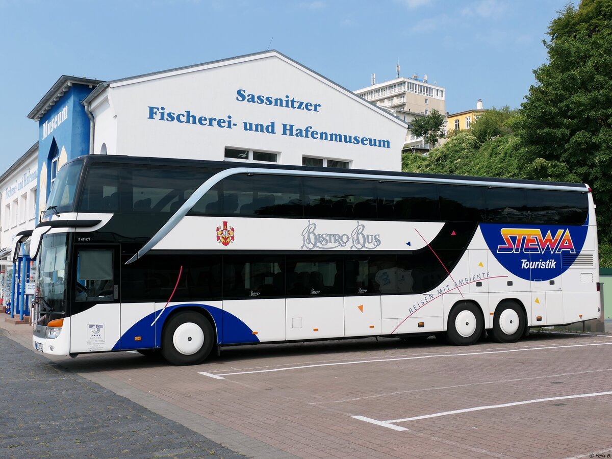 Setra 431 DT von Stewa aus Deutschland im Stadthafen Sassnitz. 