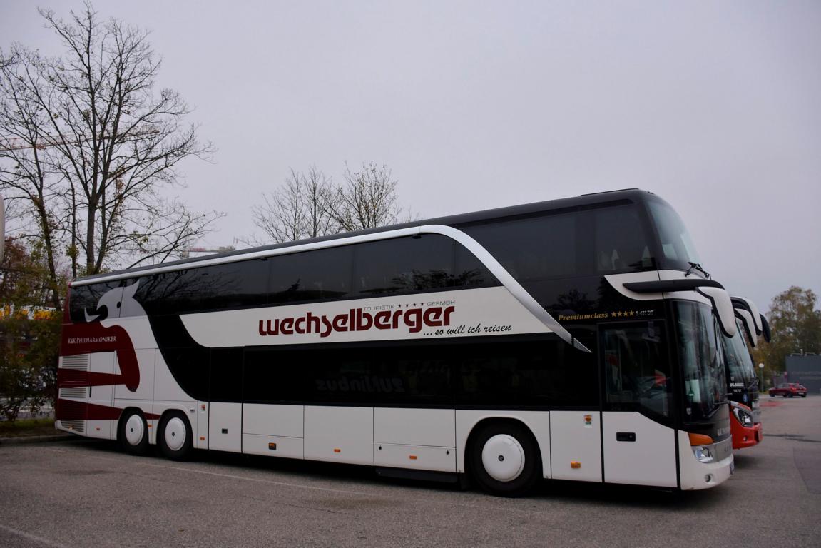Setra 431 DT von Wechselberger Reisen aus �sterreich am 20.10.2017 in Krems gesehen.