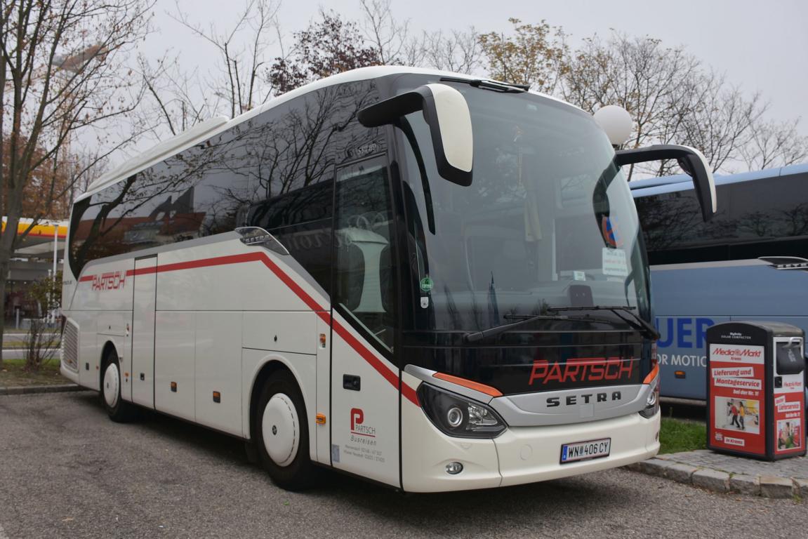 Setra 511 HD von PARTSCH Reisen aus Nieder�sterreich 10/2017 in Krems gesehen.