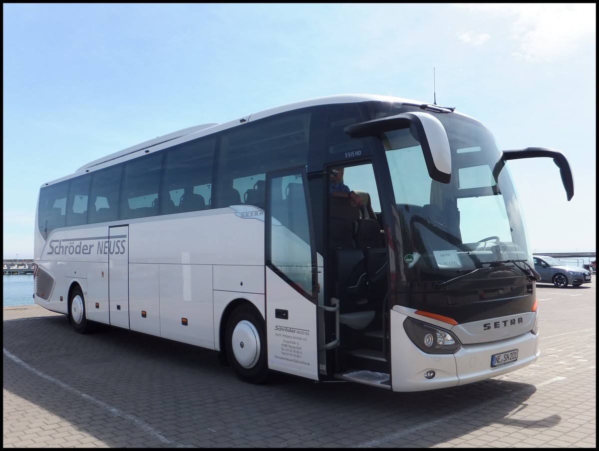 Setra 515 HD von Schröder Neuss aus Deutschland im Stadthafen Sassnitz.