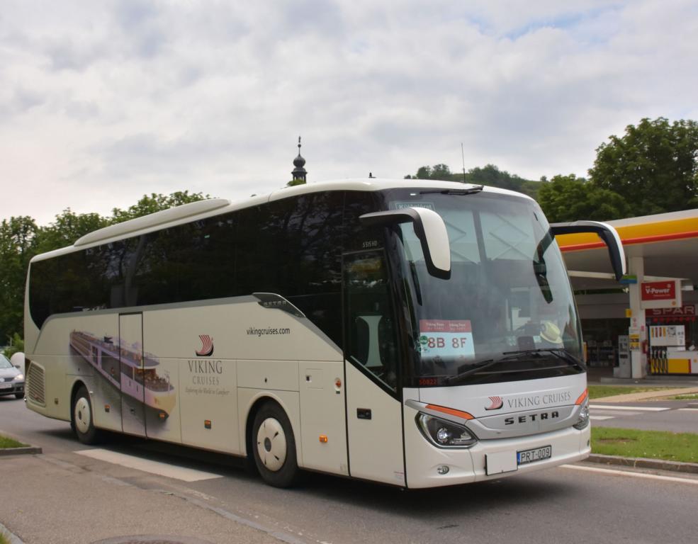 Setra 515 HD von Viking Cruises aus Ungarn 2018 in Krems gesehen.