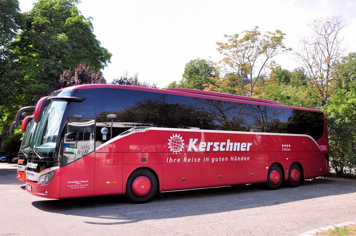 Setra 516 HD von Kerschner Reisen aus Nieder�sterreich in Krems unterwegs.