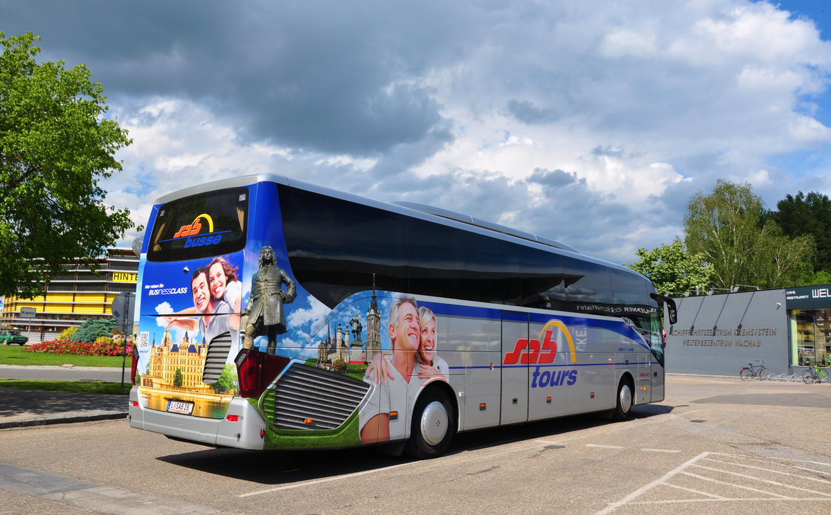 Setra 516 HD von SAB Tours aus Ober�sterreich in Krems gesehen.