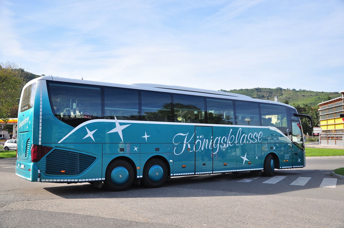 Setra 516 HD von Sch�rnig Reisen aus der BRD am 24.9.2014 in Krems.