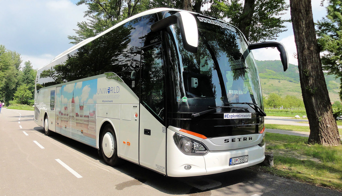 Setra 516 HD von Uniworld aus der SK in D�rnstein bei Krems gesehen.
