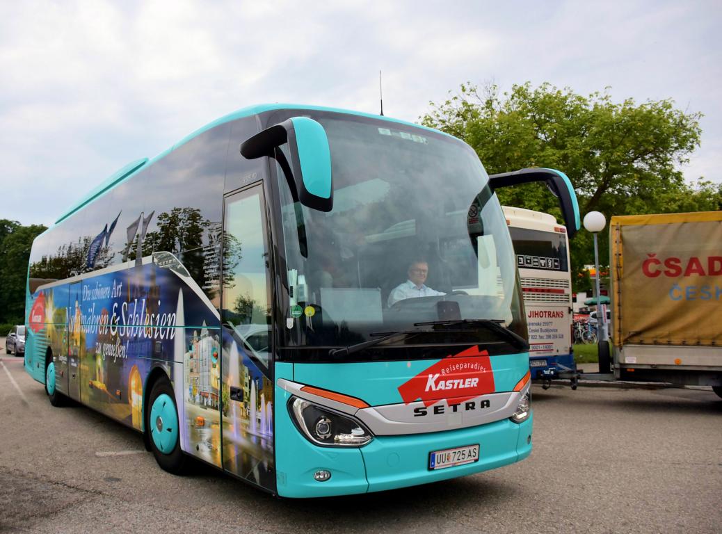 Setra S 515 HD vom Reiseparadies KASTLER aus Ober�sterreich 2018 in Krems gesehen.