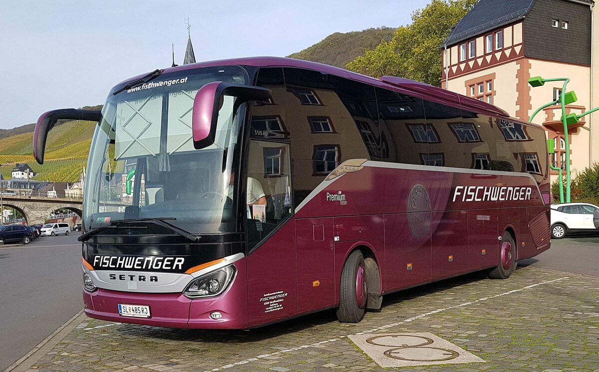 Setra S 515 HD vom Reiseunternehmen FISCHWENGER steht im Oktober 2022 in Bernkastel-Kues