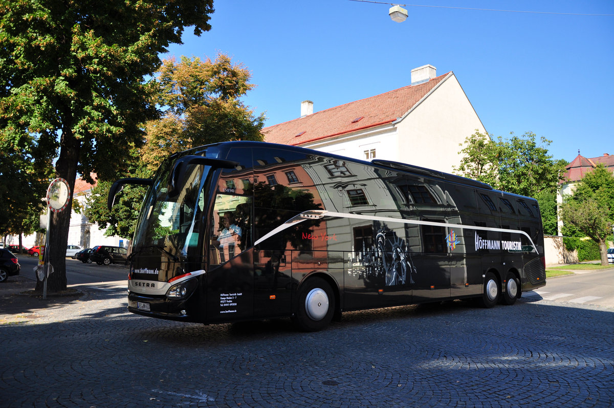 Setra S 517 HD  New York  von H�ffmann Reisen aus der BRD in Krems gesehen.
