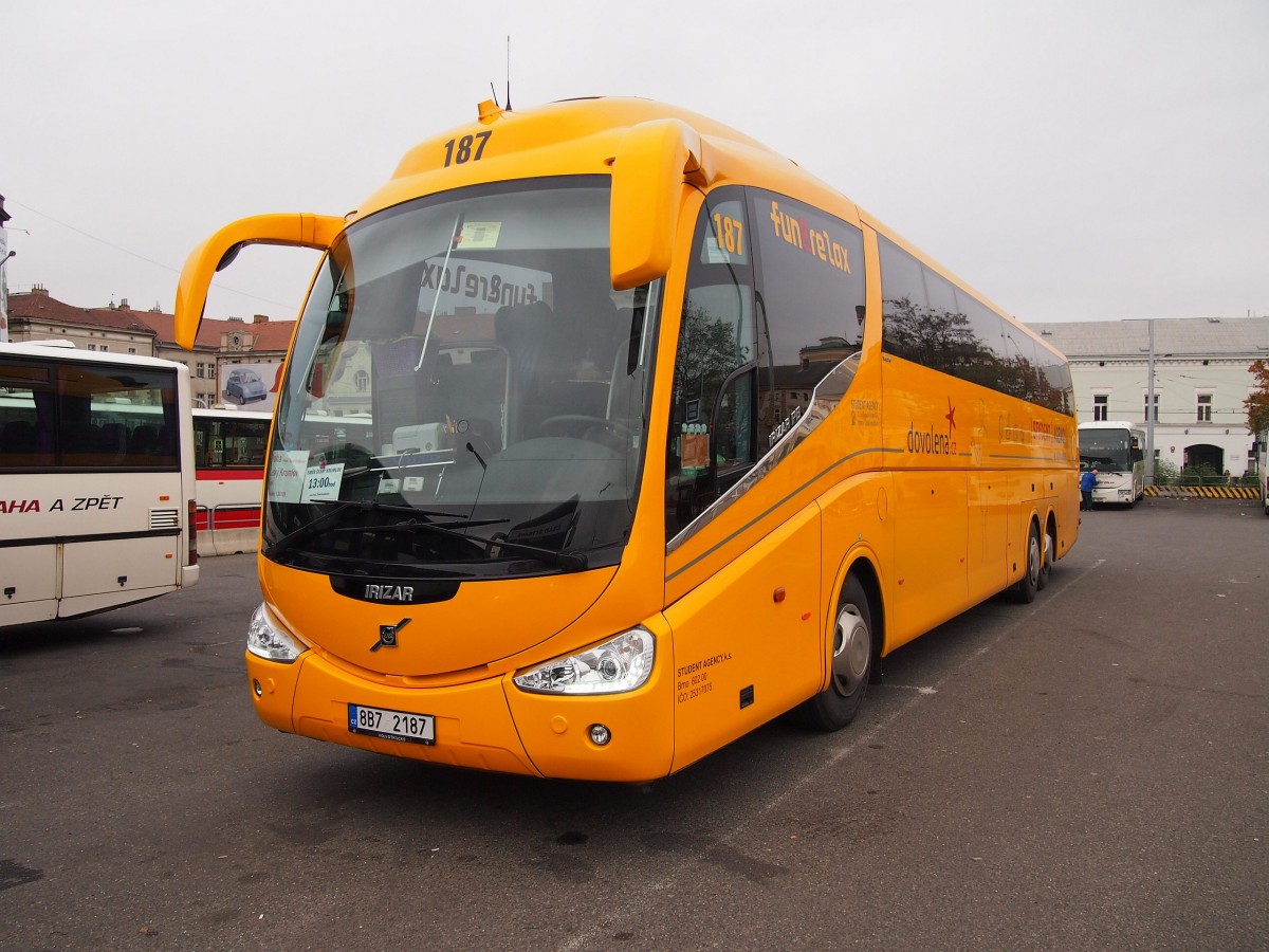 Student Agenci Irizar PB Richtung Česk� Krumlov in Prag Na Kn��ec� am 13.11.2013.