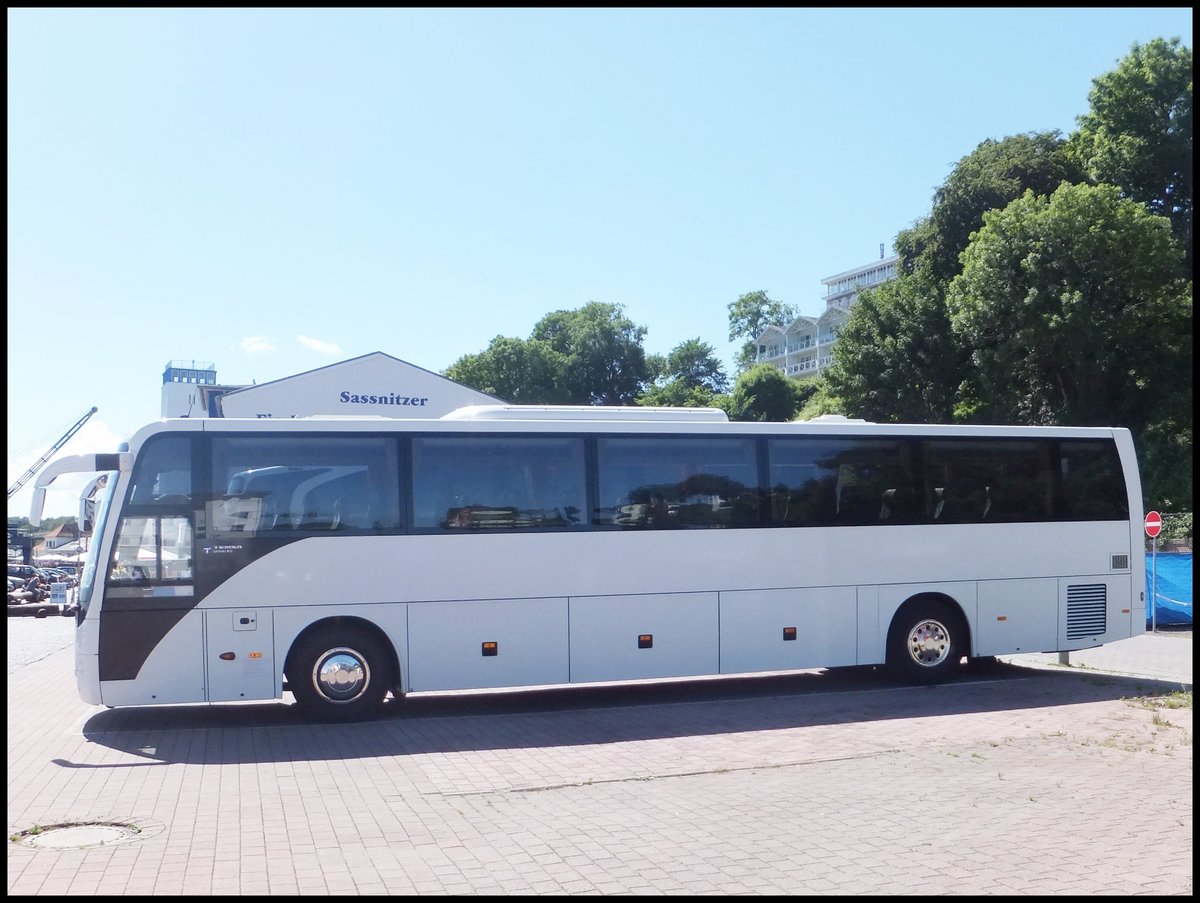 Temsa Safari HD von Leipold aus Deutschland im Stadthafen Sassnitz.