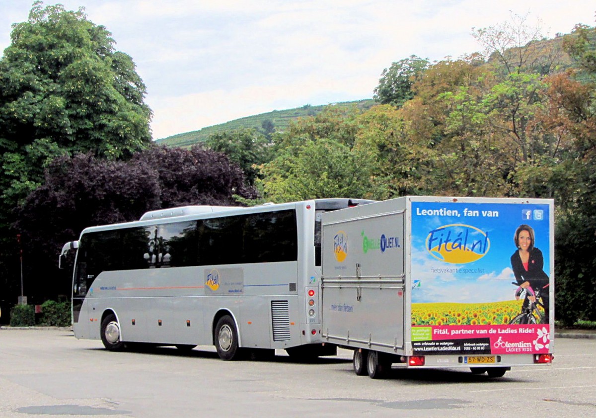TEMSA SAFARI HD mit Radh�nger aus den NL im August 2013 in Krems.