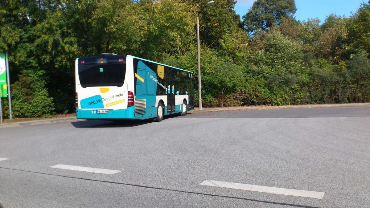 ....und auch der Citaro K NB SW 528 nach der Pause geht es zurück zum Bahnhof wo er dann auf der Linie 6 weiter fährt
diese Linien wechsel sich am Wochenende ab da die Fahrgastzahlen sehr gering sind 
