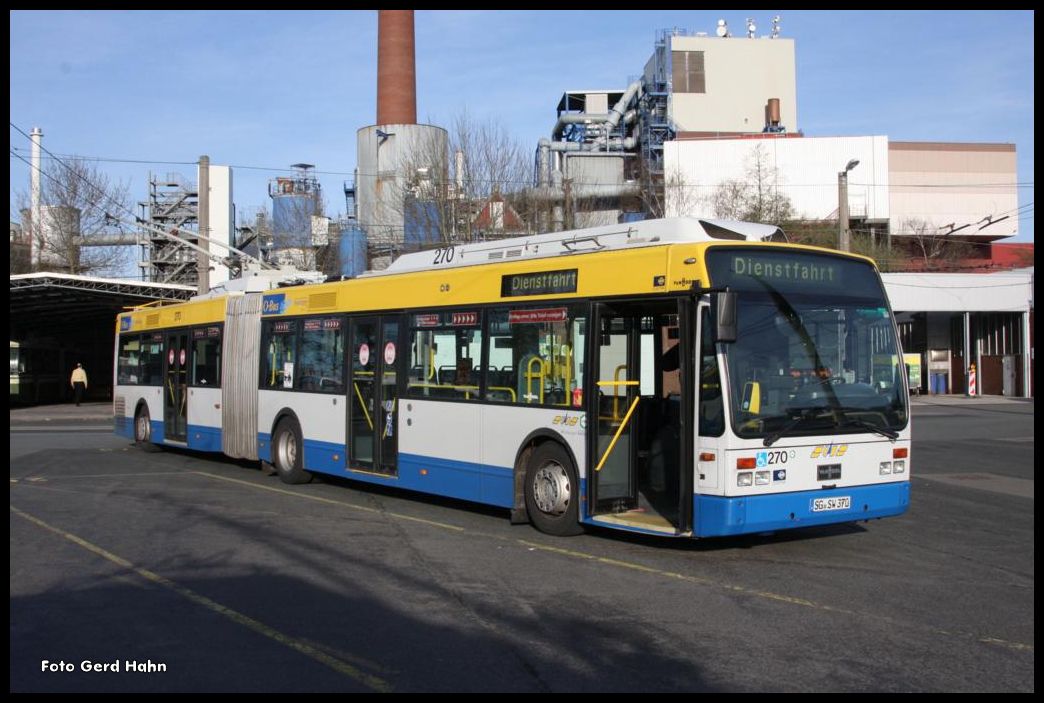 Van Hool O-Bus 270 hat seine Dienstfahrt beendet und ist am 12.5.2015 wieder im Betriebshof in Solingen angekommen und wird abger�stet.