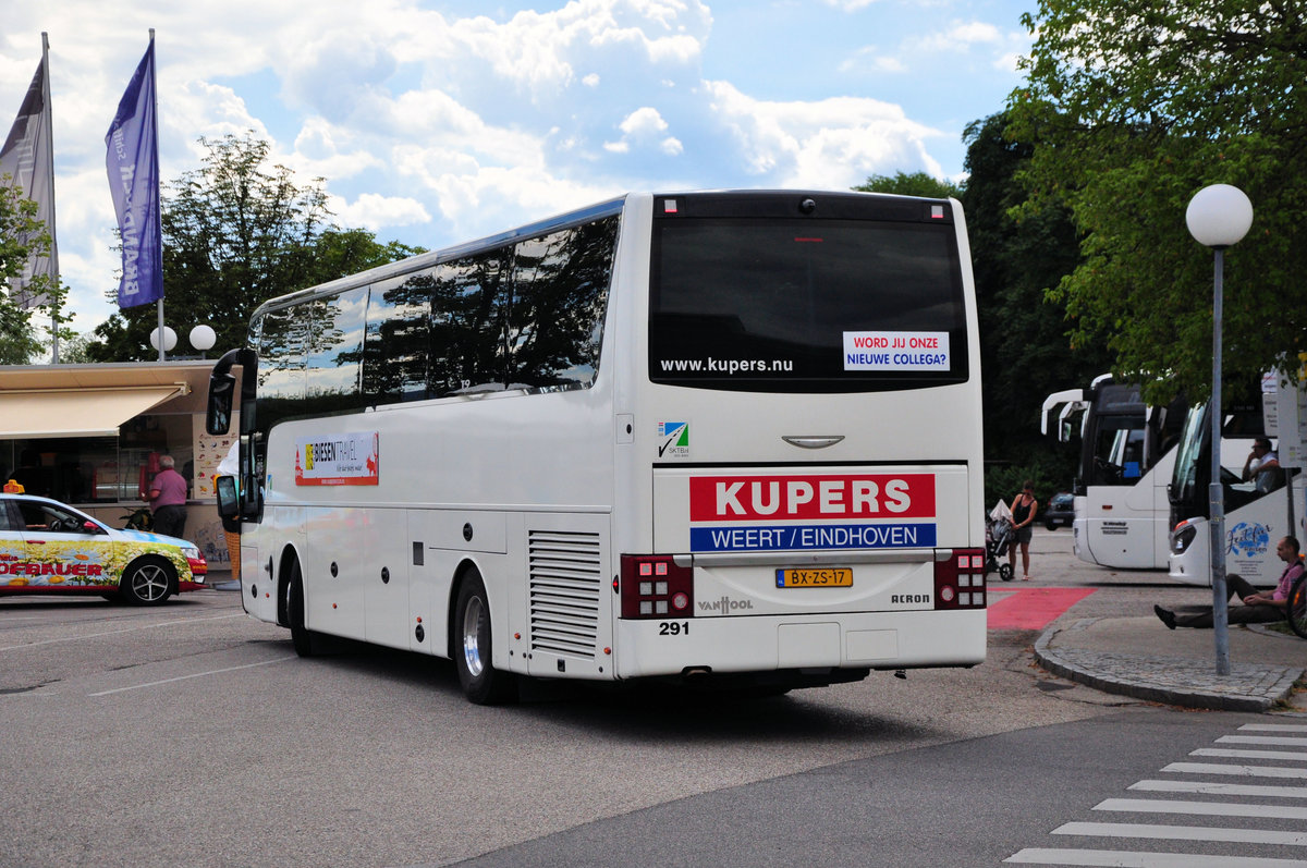 Van Hool T915 Acron von K�pers.nl in Krems gesehen.