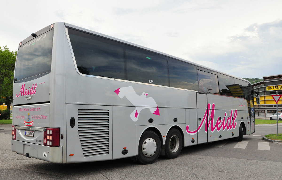 Van Hool T917 Astron von Meidl Reisen aus Nieder�sterreich in Krems gesehen.