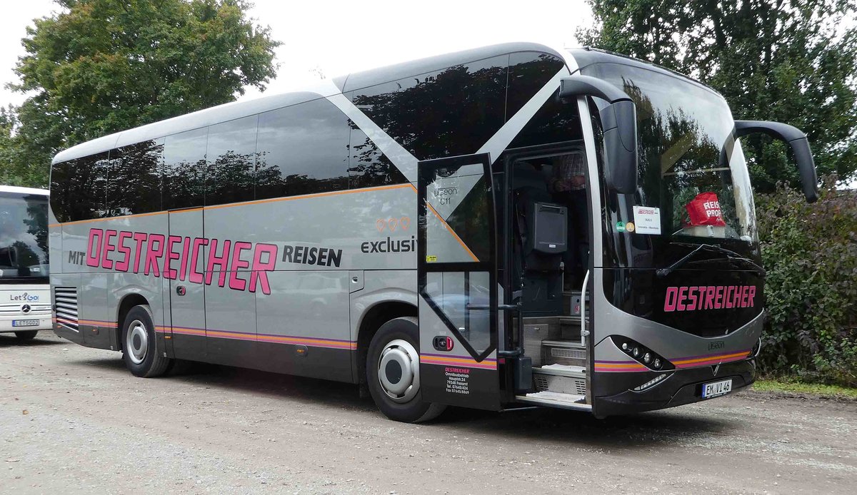 Viseon von  OESTREICHER  - Reisen steht auf dem Busparkplatz der Veterama 2017 in Mannheim, Oktober 2017