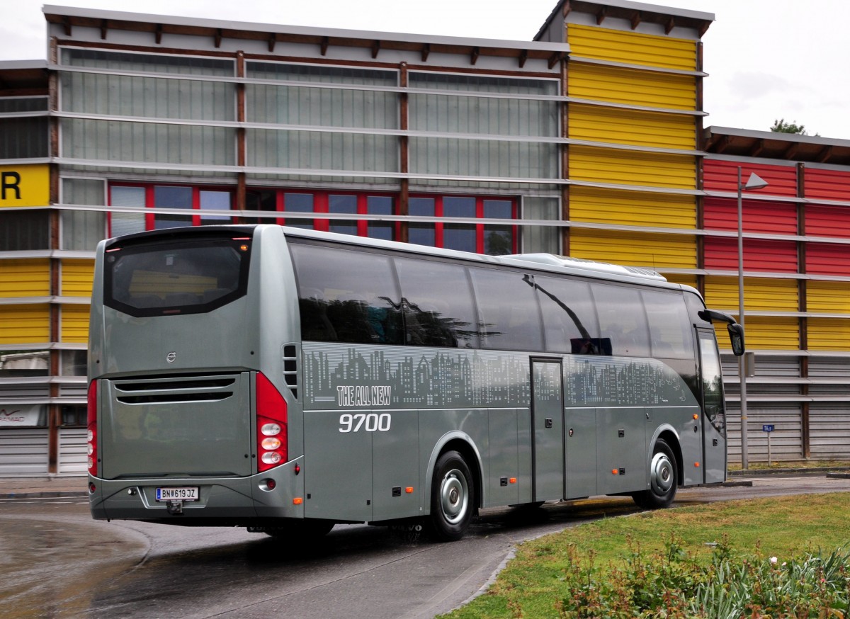 Volvo 9700 aus �sterreich am 13.5.2014 in Krems unterwegs.