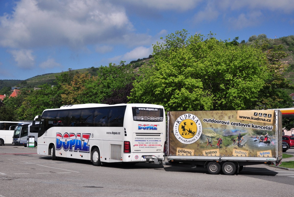 Volvo 9700 mit Radanh�nger von Dopaz aus der CZ am 24. Mai 2014 in Krems.