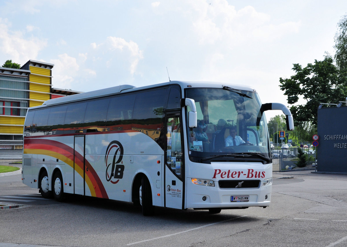 Volvo 9700 von Peter Bus Reisen aus �sterreich in Krems gesehen.