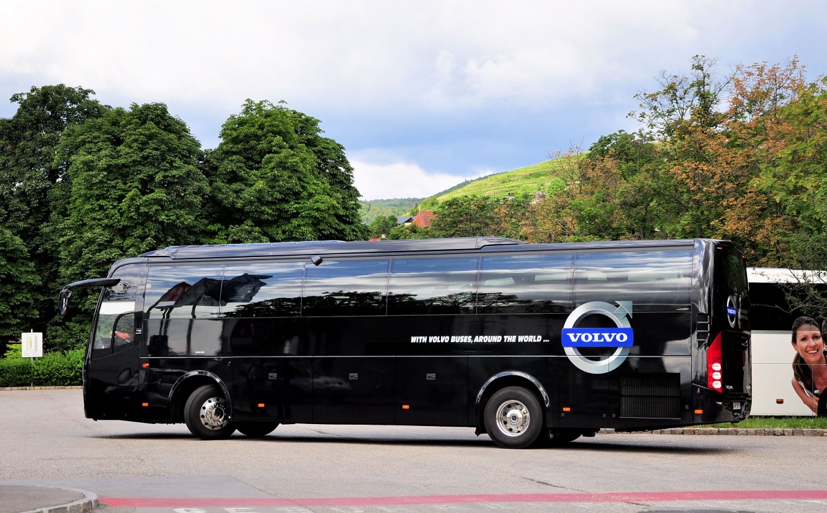 Volvo 9700 von Volvo �sterreich im Juni 2015 in Krems gesehen.