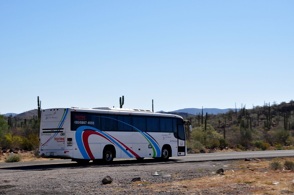 Volvo Bus f�r Touristen auf der Route Nr.1 in der Baja California Sur in Mexico gesehen,M�rz 2016