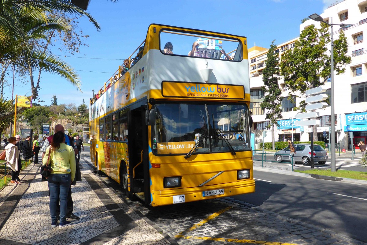 Volvo in Doppeldeckerausf�hrung f�r Stadtrundfahrten gesehen in Funchal/Madeira im M�rz 2015