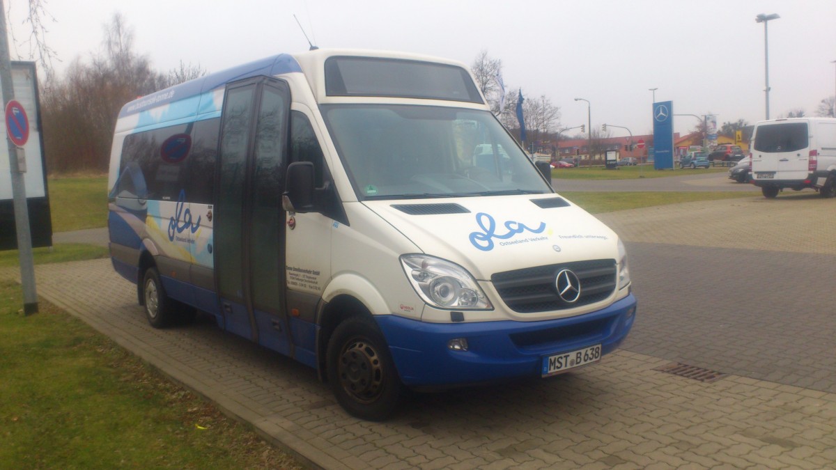 ....von diesen Sprinter hat das busunternehmen drei Stück die im Umland immer wieder zu sehen sind 
.....auf diesen Sprinter sieht man die Werbung für die OLA