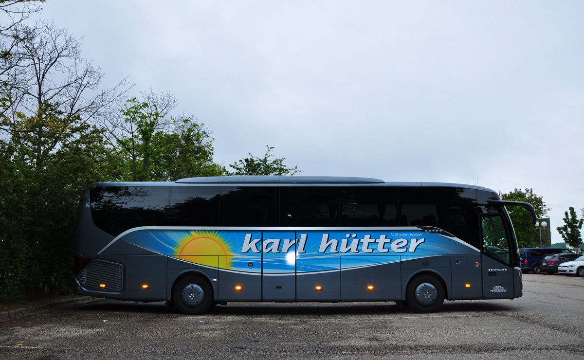 Vulkanlandreisen Karl H�tter aus der Steiermark/�sterreich mit  Nagel neuem Setra 515 HD im Juni 2016 in Krems gesehen.