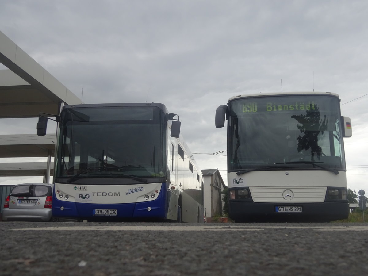 Wagen 130 von Steinbr�ck, ein Tedom C12G, ist neben Wagen 91, einem MB Integro der 1. Generation abgestellt.