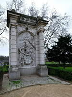 2020-02-23 261a Paris-Place-de-la-Porte-Maillot_Square-Alexandre-et-René-Parodi Monument-Emile-Levassor