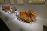 2020-02-23 431 Paris-Fondation-Louis-Vuitton Ausstellung-Charlotte-Perriand Chaise longue basculante (1928 Jeanneret+Perriand) +Fauteuil pivotant (1927 Perrian