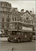 Als S/W Version: Ein sch�ner alter Londoner Bus in der Britischen Hauptstadt.