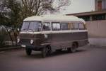 IFA Robur Kleinbs der ungarischen Post hier   am 15.9.1989 in Tiszaf�red am Rande der Puszta.