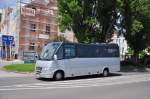 Kleinbus IVECO Dayly aus Nieder�sterreich im Mai 2015 in Krems gesehen.
