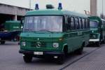 Gruppenfahrzeug Kleinbus Mercedes  der Bereitschaftspolizei Br�hl hier bei einer  Ausstellung mit Fotoerlaubnis am 20.3.1999.