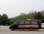 Kleinbus MERCEDES BENZ Sprinter von FELNER Busreisen aus �sterreich am 29.4.2013 in Krems an der Donau.