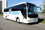 MAN Lion´s Coach stand am 10.10.2015 als Shuttle-Bus f�r das Kreuzfahrt-Schiff Aidabella vor dem Rostocker Hbf