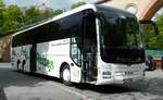 MAN Lions Coach des Busunternehmens  FR�SCHL  steht an der Haltestelle Nerobergbahn in Wiesbaden im Mai 2017