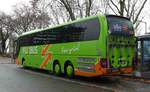MAN als Flixbus von SCHR�DER-Reisen �bernimmt am HBF Karlsruhe neue Fahrg�ste, 12-2018