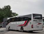 Mercedes Tourismo von H�ring Reisen aus der BRD im Mai 2015 in Krems.