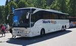 MB Tourismo von MENTOR-Reisen steht auf dem Parkplatz K�nigsee im Juni 2022