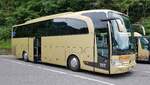 MB Tourismo des Busunternehmens HOLLINGER steht auf dem Parkplatz K�nigssee