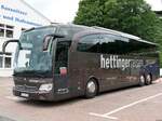 Mercedes Travego von Hettinger aus Deutschland im Stadthafen Sassnitz.