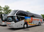Neoplan Cityliner von SCHARINGER Reisen aus Ober�sterreich in Krems gesehen.