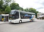 Ein Neoplan-Skyliner, von W�hr-Tours, aus Weissach, in Leonberg am Bahnhof