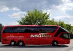 NEOPLAN STARLINER von M�LLER Reisen / BRD am 13.7.2013 in Krems an der Donau gesehen.