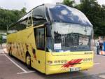 Neoplan Starliner von KB Reisen (ex Graf's Reisen) aus Deutschland im Stadthafen Sassnitz.