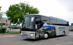 Setra 415 GT-HD von Waldviertel Reisen/Nieder�sterreich in Krems gesehen.
